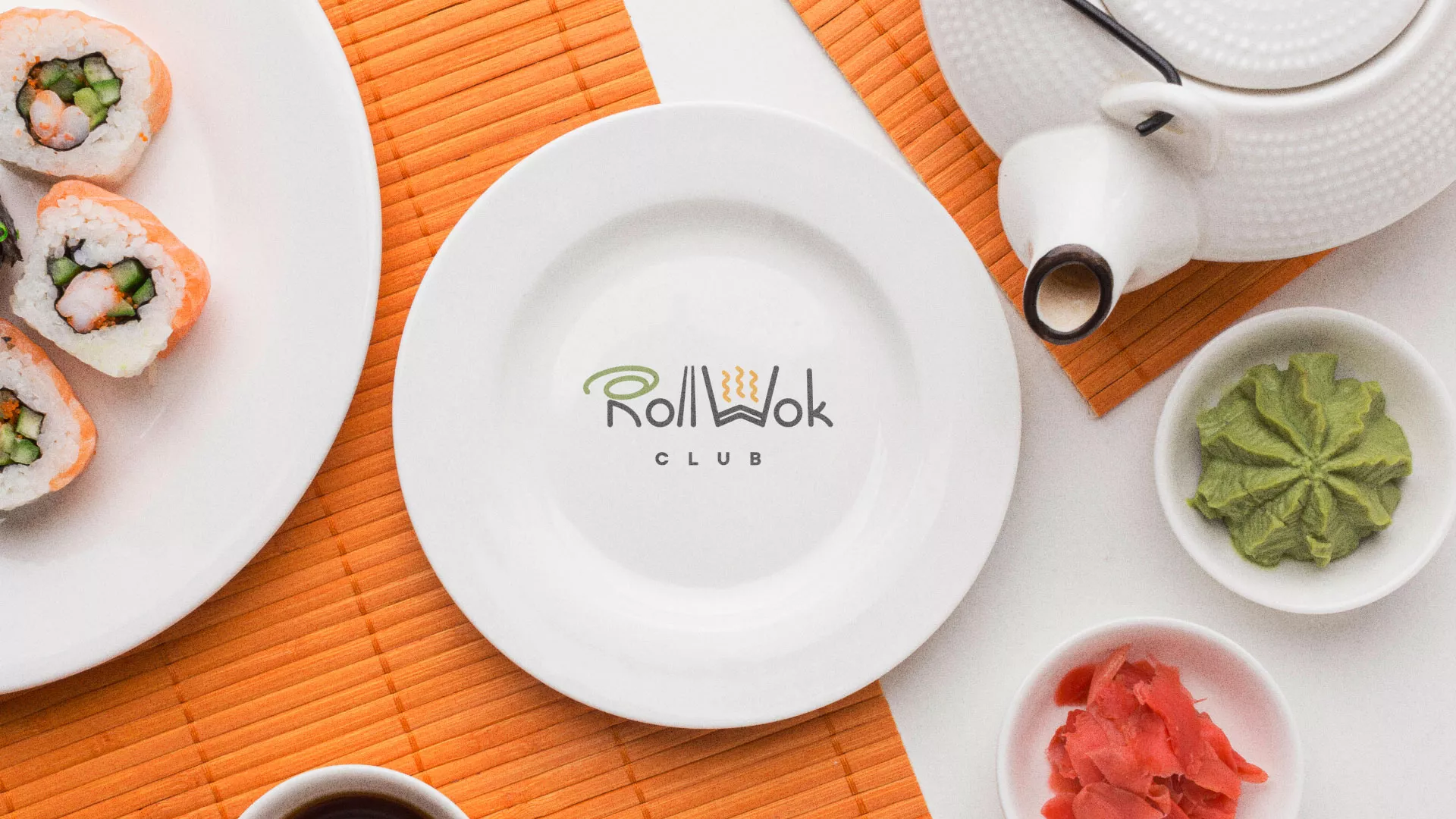 Разработка логотипа и фирменного стиля суши-бара «Roll Wok Club» в Томари